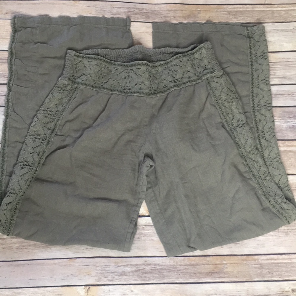 Guess. Women’s Linen knit side cropped pant